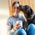 ¿Por qué mi perro me sigue a todas partes?